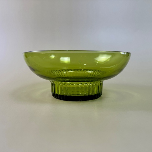 Vintage Mid-Century Bowl | Avocado Green Glass | Ribbed Base 6.75" - Picture 12 of 12